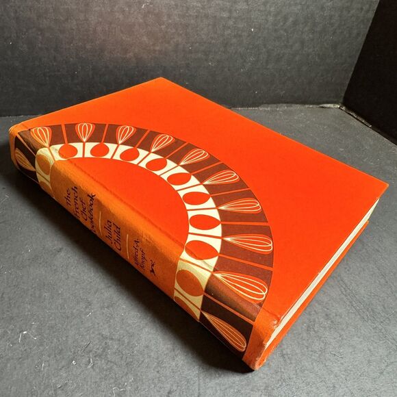 Vintage Julia Child Cook Book, "The French Chef Cookbook" hard cover [Book 208] - Picture 1 of 14
